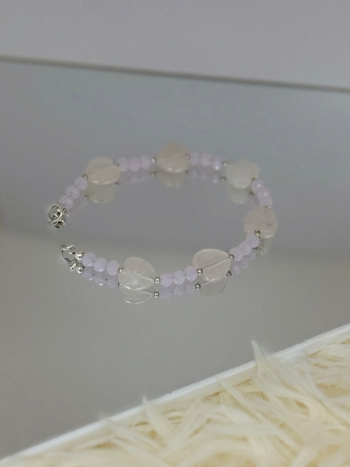 Brazalete Corazones Cuarzo Rosa y cristales