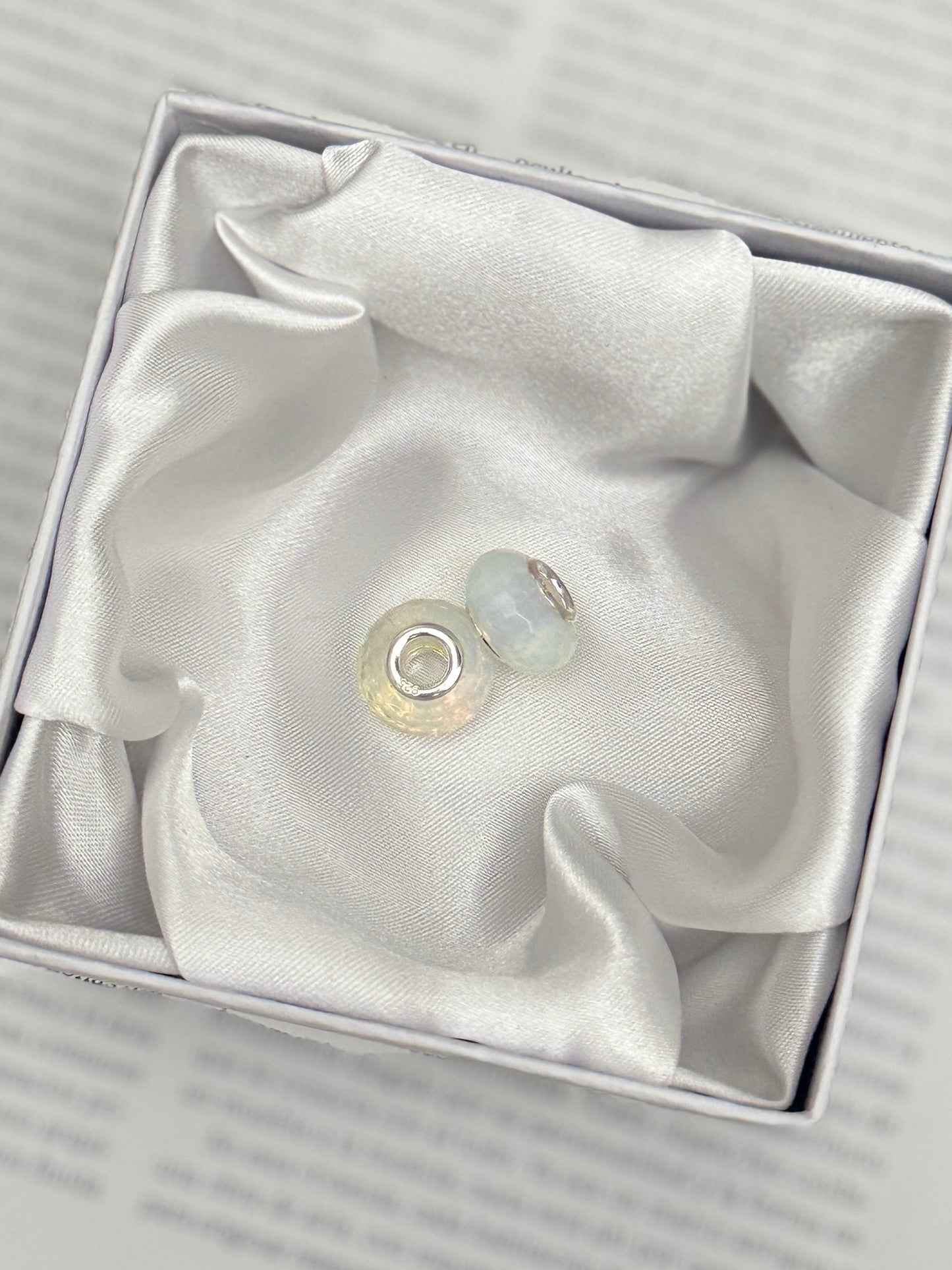 Cuenta piedra lunar facetada