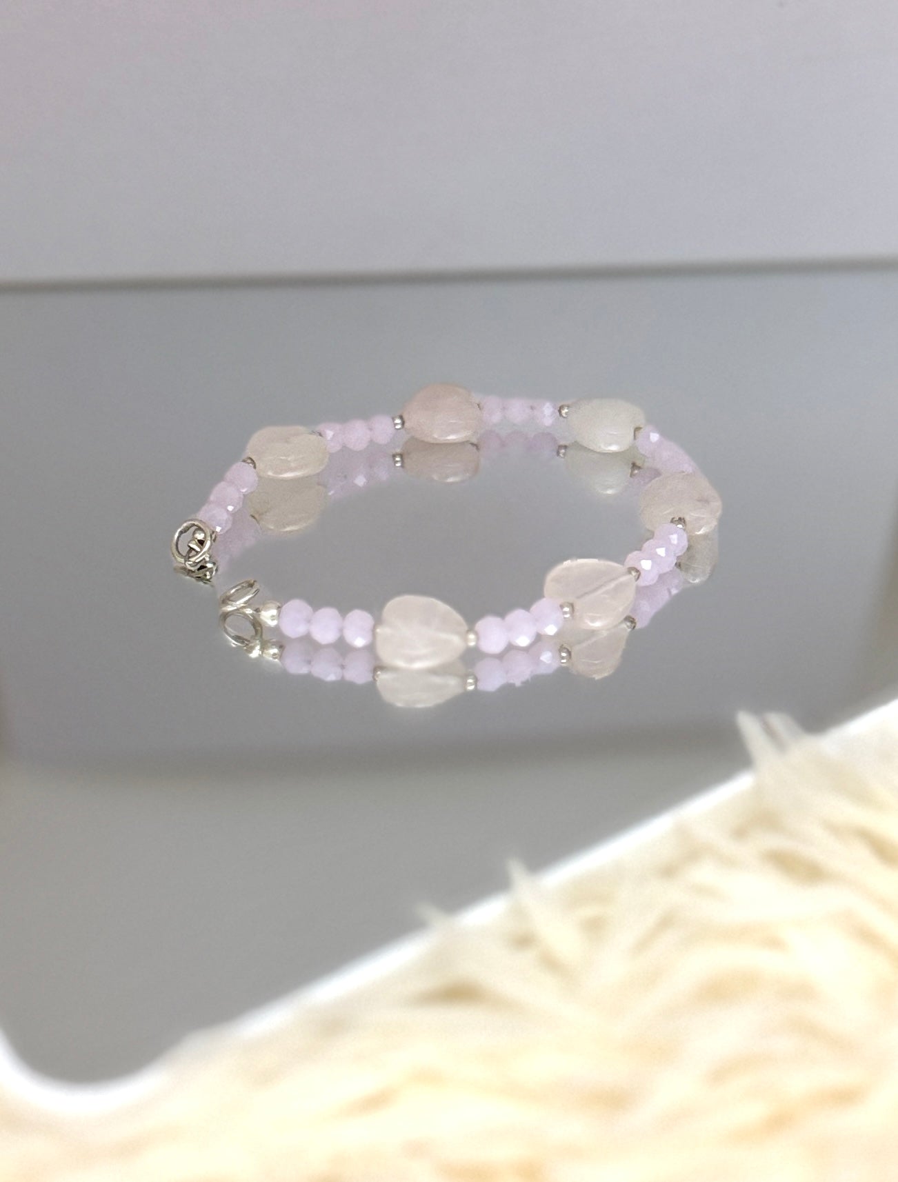 Brazalete Corazones Cuarzo Rosa y cristales