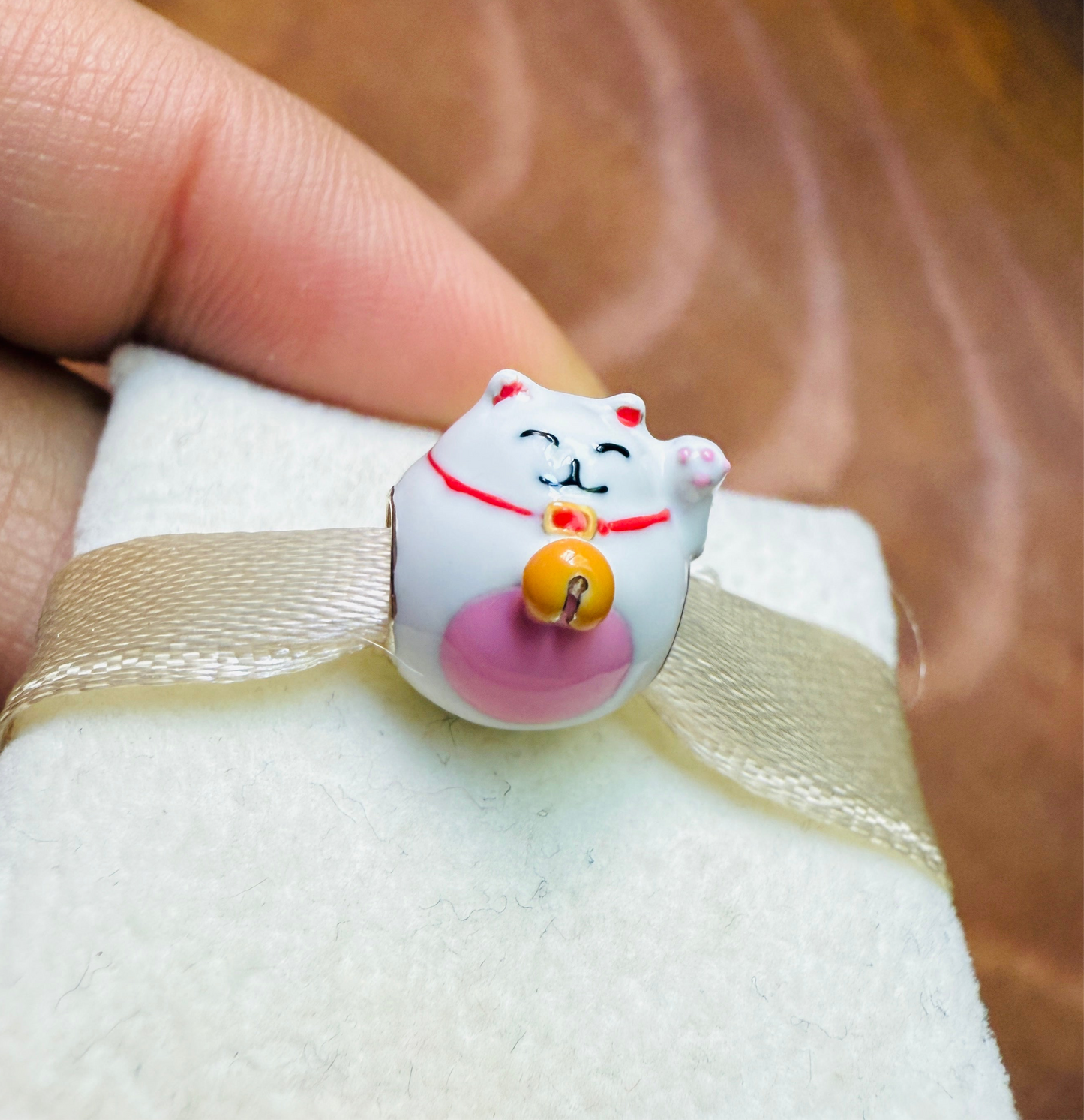 Charm Gato Maneki Neko Blanco