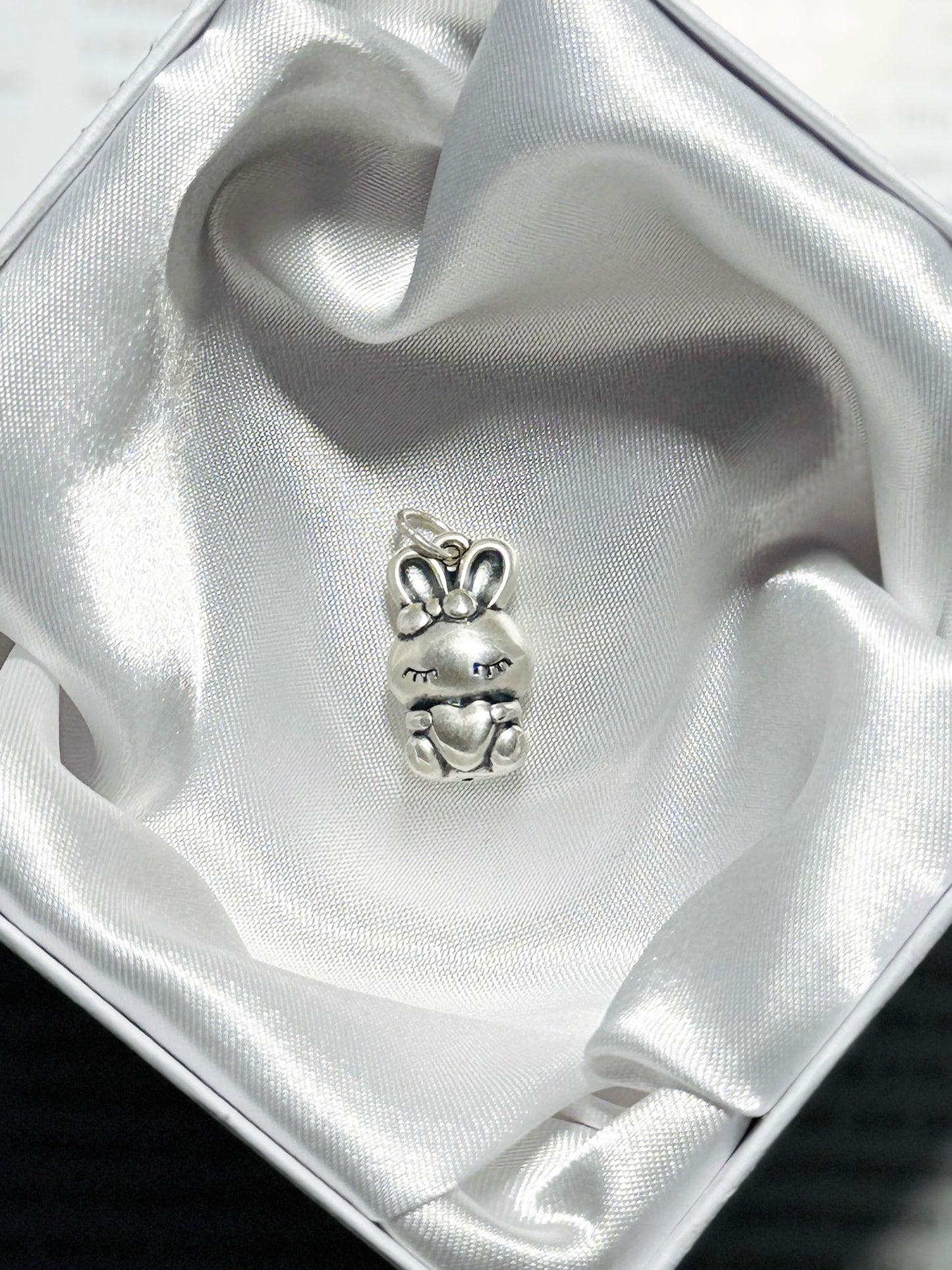 Charm Conejo con Corazon