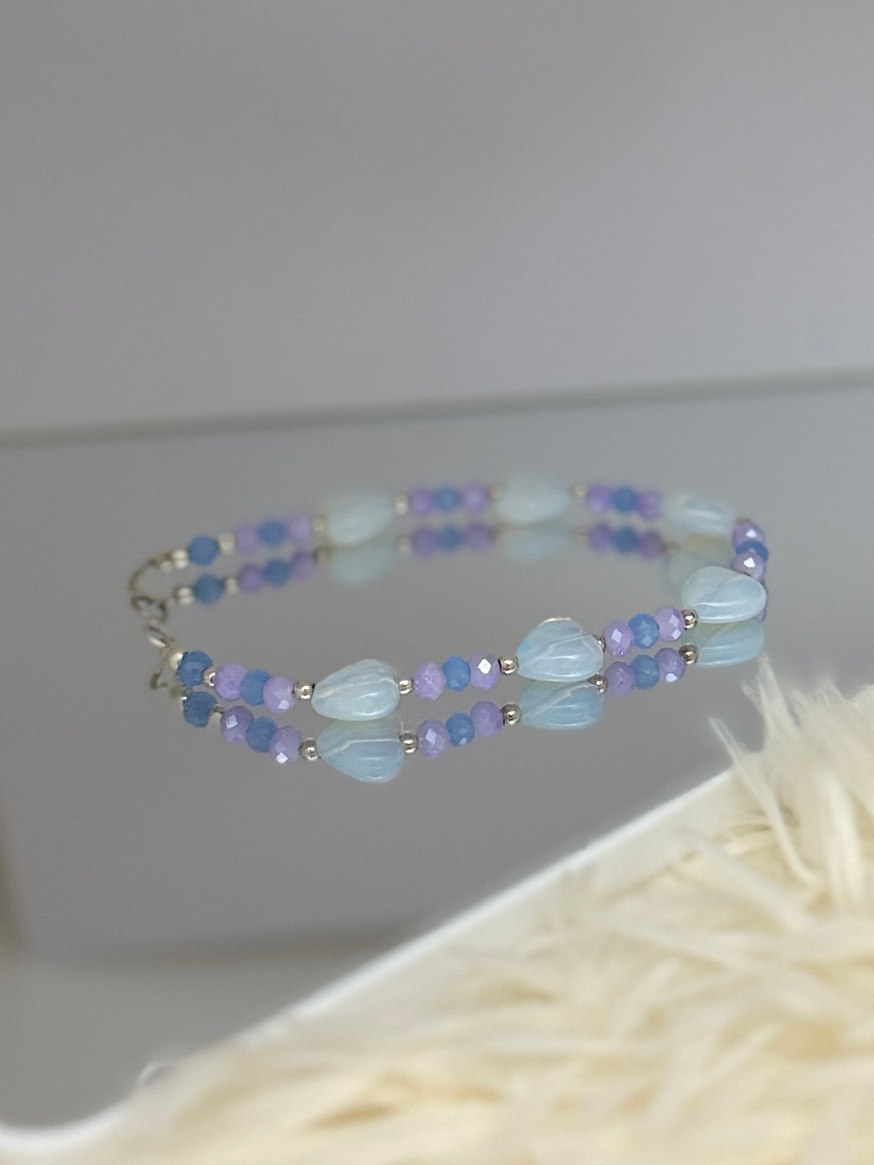 Brazalete Corazones Piedra lunar y cristales