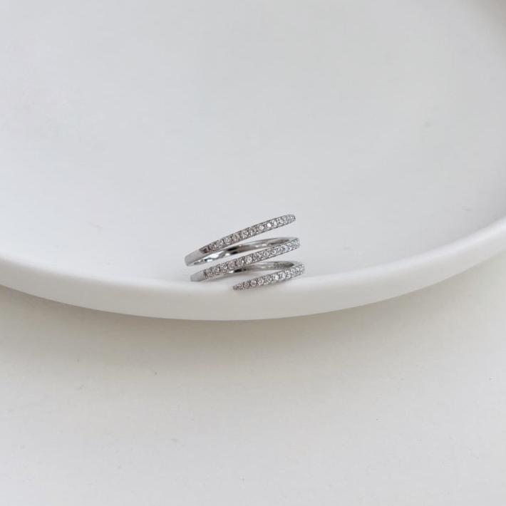 Anillo Espiral con zirconias