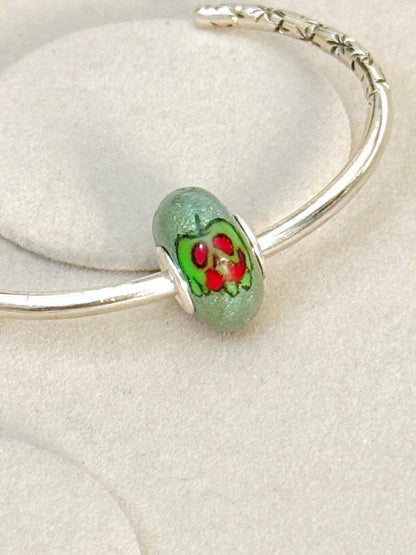 Charm manzana envenenada