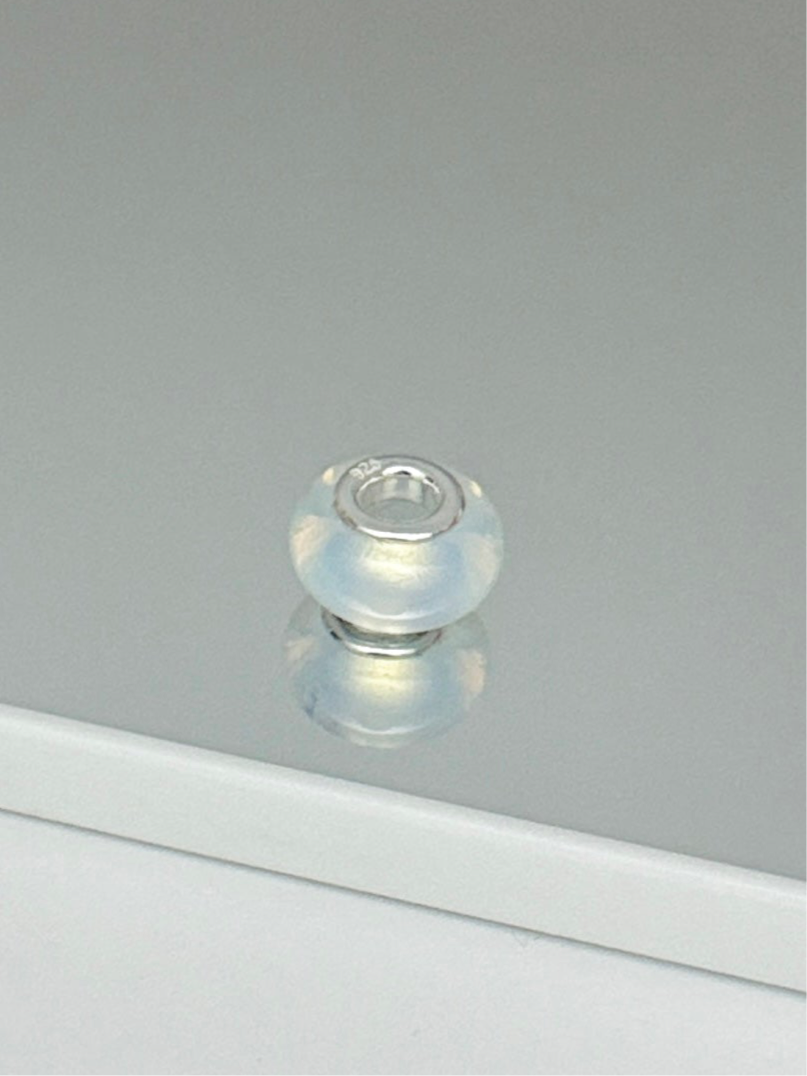 Moonstone bead
