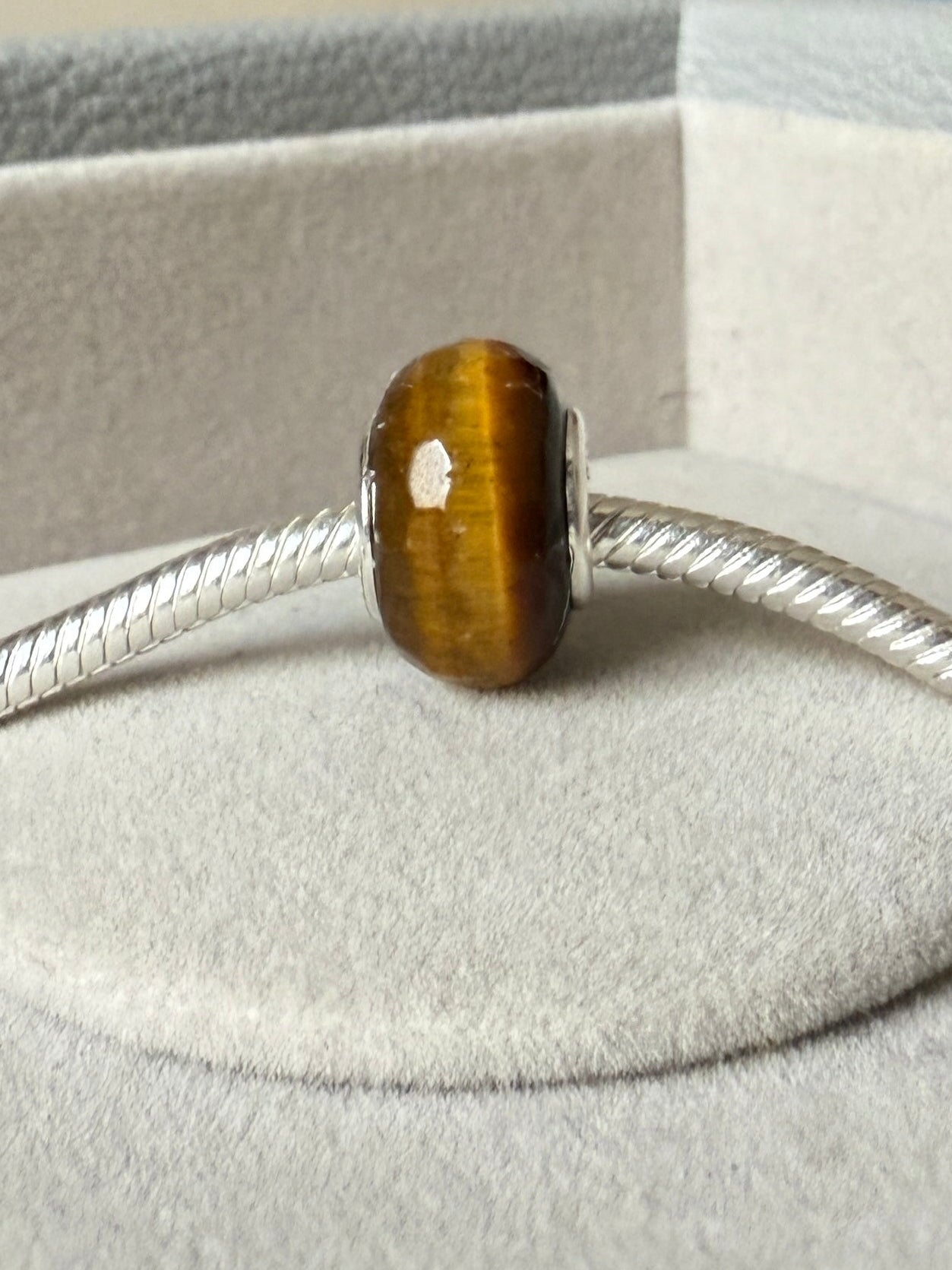 Cuenta ojo de tigre facetada