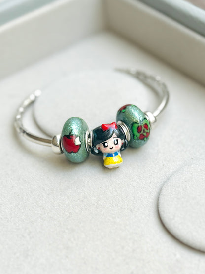 Charm manzana envenenada