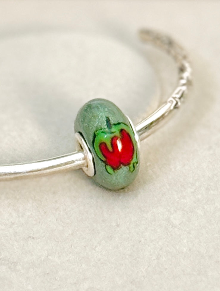 Charm manzana envenenada