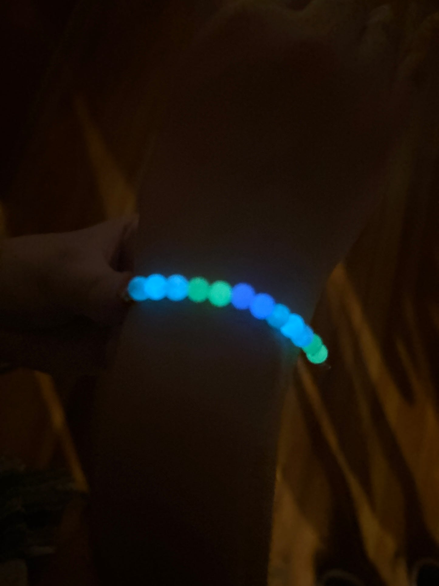 Brazalete Petra Lux y Plata (brillo en la oscuridad)