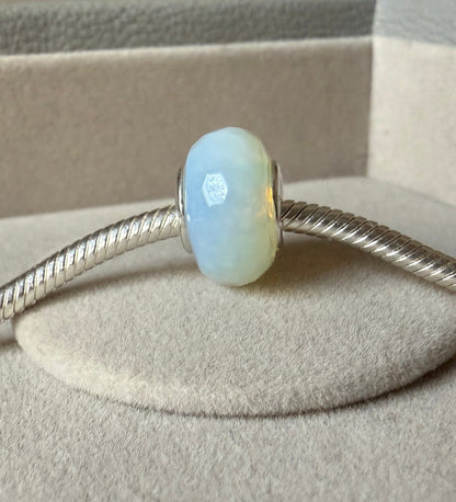 Cuenta piedra lunar facetada