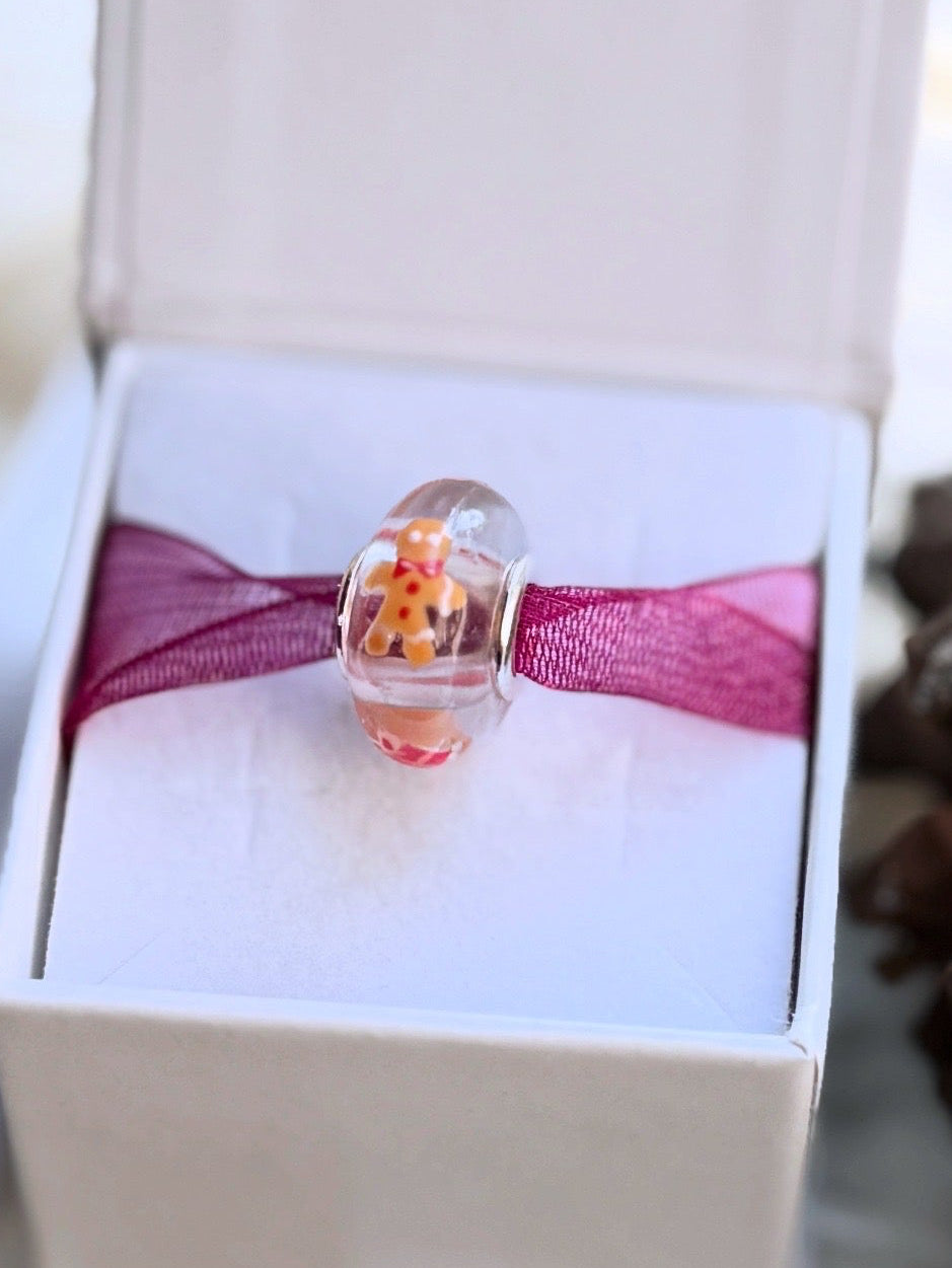 Charm Galleta de Jengibre y Regalos