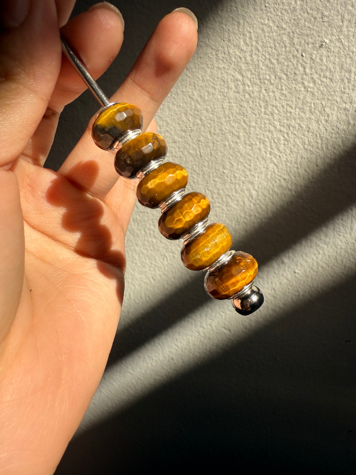 Cuenta ojo de tigre facetada