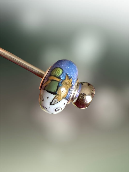 Charm principito y zorro pintado a mano resina y núcleo de plata