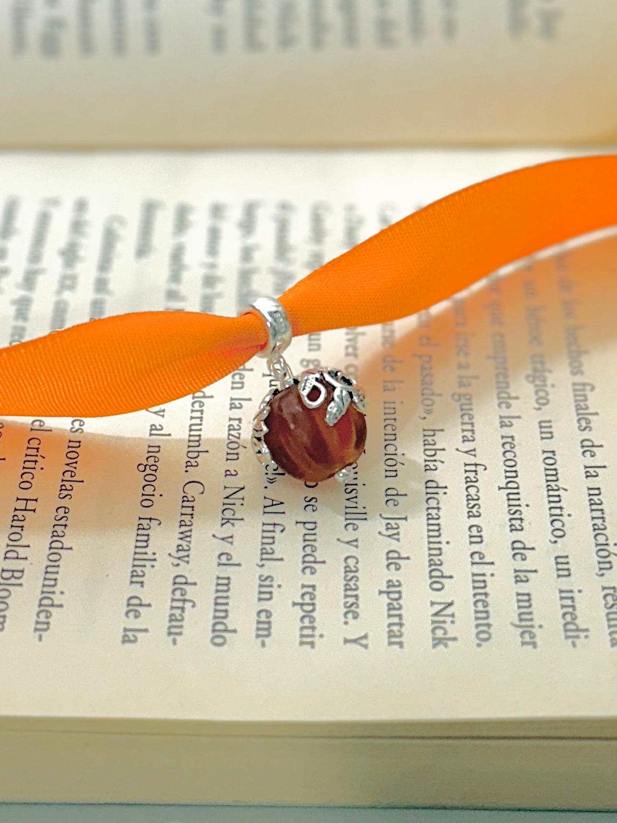 Charm Calabaza Ocre con Hojas
