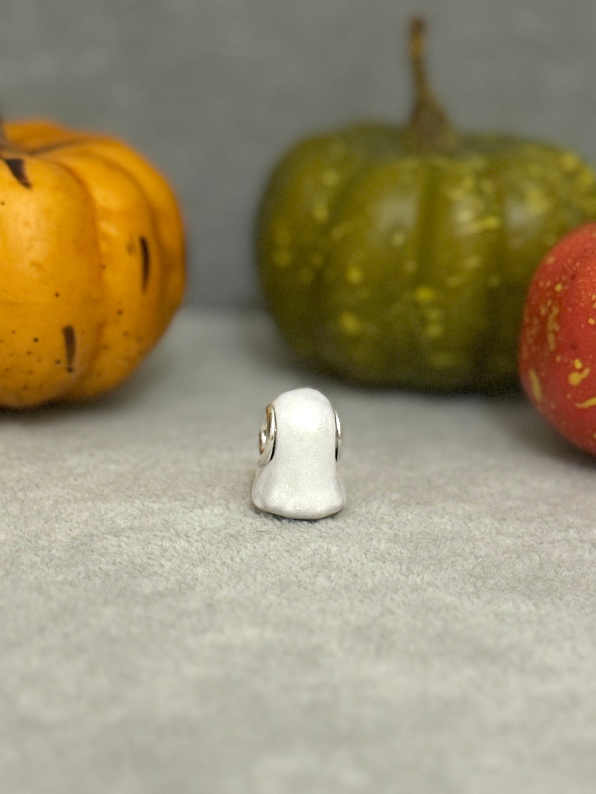 Charm Ghost glow White