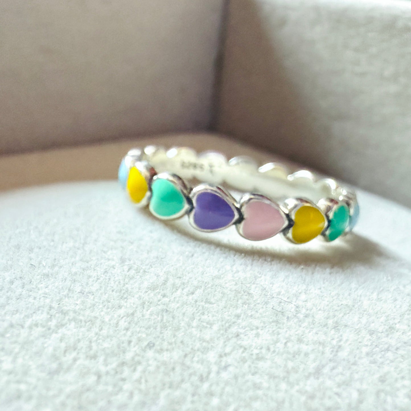 Anillo Corazones arcoíris